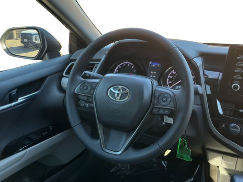 Used 2023 Toyota Camry SE FWD image 10