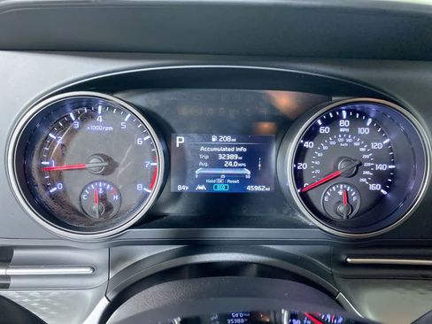 Used 2024 Kia Carnival LX image 23