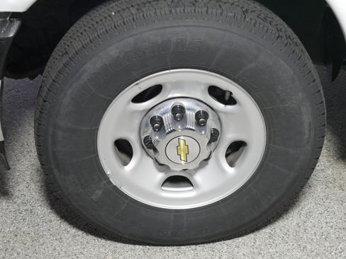 Used 2025 Chevrolet Express 3500 LT w/ LT Preferred Equipment Group RWD image 15