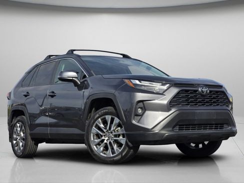 Used 2022 Toyota RAV4 XLE Premium AWD/4WD image 2