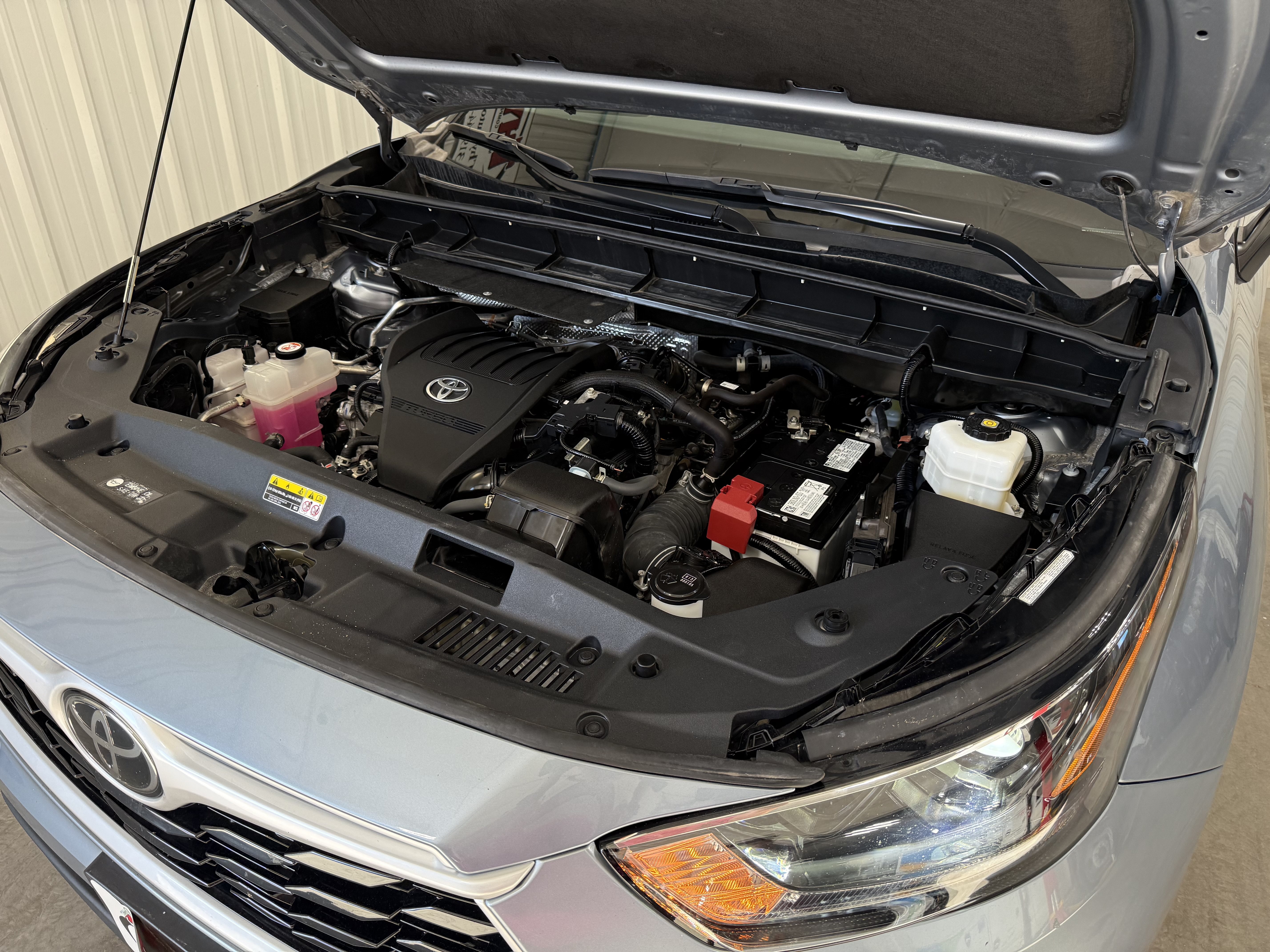 Used 2023 Toyota Highlander XLE AWD/4WD image 18