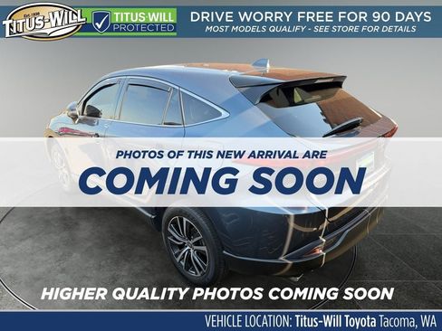 Used 2024 Toyota Venza LE AWD/4WD image 3