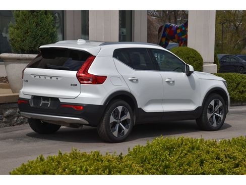 Used 2023 Volvo XC40 B5 Plus w/ Driver Assist Package image 4
