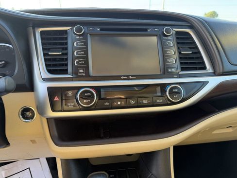 Used 2015 Toyota Highlander Limited image 18