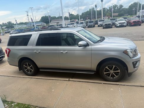 Used 2019 Ford Expedition Max XLT w/ Equipment Group 202A AWD/4WD image 5