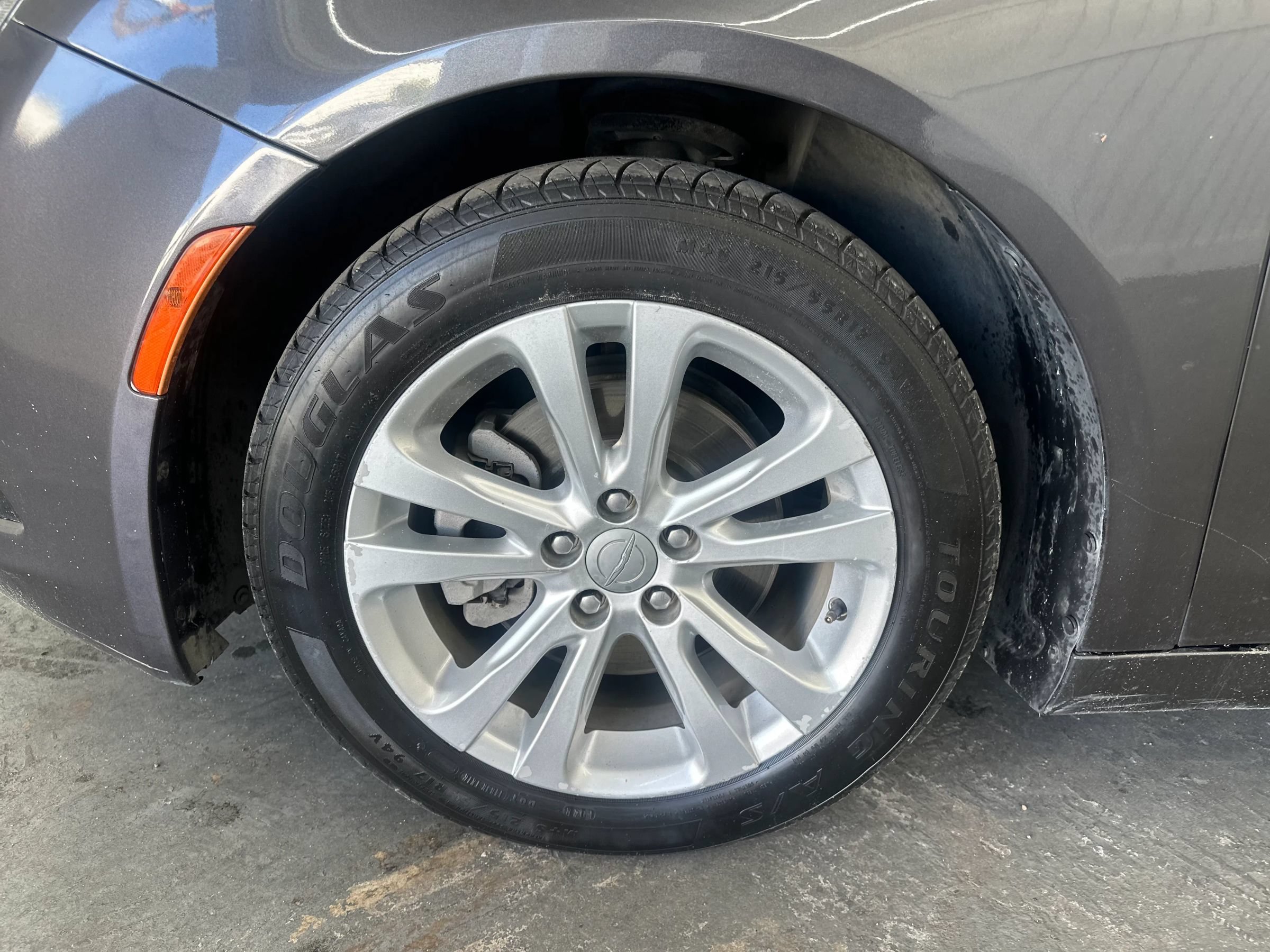 Used 2016 Chrysler 200 LX FWD image 9
