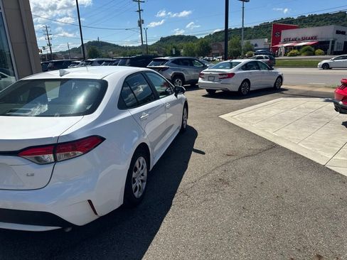 Used 2022 Toyota Corolla LE FWD image 8