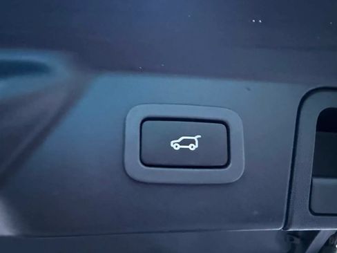 Used 2018 Land Rover Range Rover Velar R-Dynamic SE AWD/4WD image 34