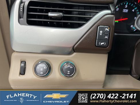 Used 2018 Chevrolet Suburban Premier AWD/4WD image 24