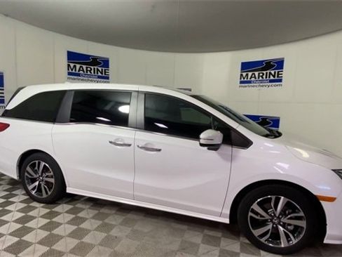Used 2024 Honda Odyssey Touring image 3