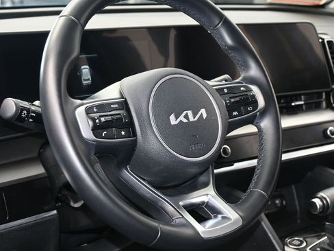 Used 2023 Kia Sportage EX image 14