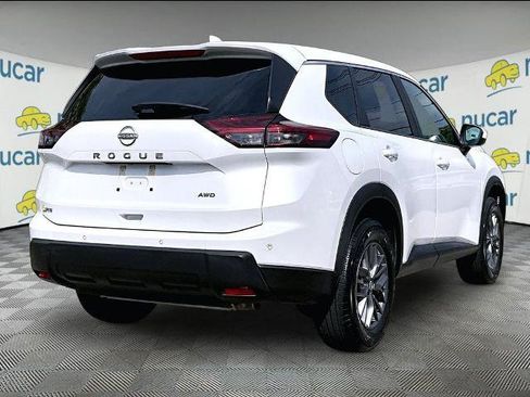Certified 2026 Nissan Rogue SV AWD/4WD image 6