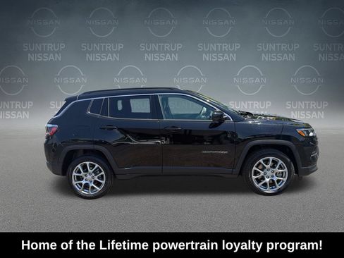 Used 2024 Jeep Compass Latitude AWD/4WD image 7
