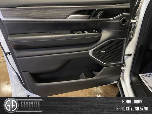 Used 2024 Jeep Wagoneer Series II AWD/4WD image 19