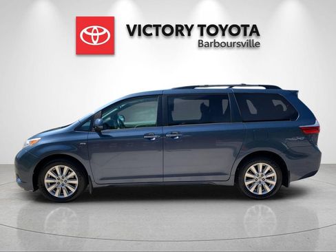 Used 2017 Toyota Sienna XLE Premium AWD/4WD image 2