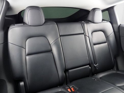 Used 2024 Tesla Model Y Long Range image 17