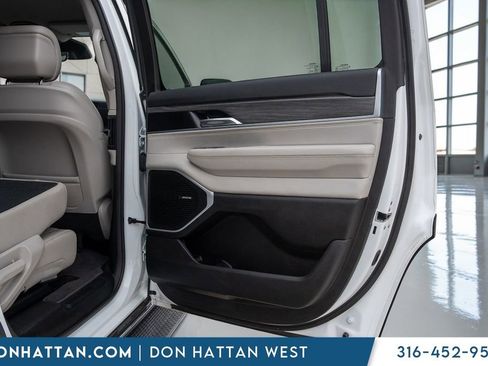 Used 2023 Jeep Wagoneer Series III w/ Preferred Equipment Group image 26
