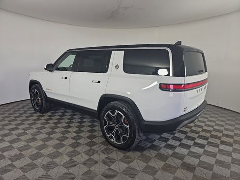Used 2023 Rivian R1S Adventure image 3