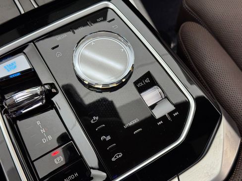 Used 2023 BMW i7 xDrive60 image 29