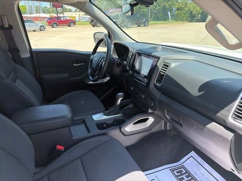 Used 2024 Nissan Frontier SV w/ Technology Package RWD image 16