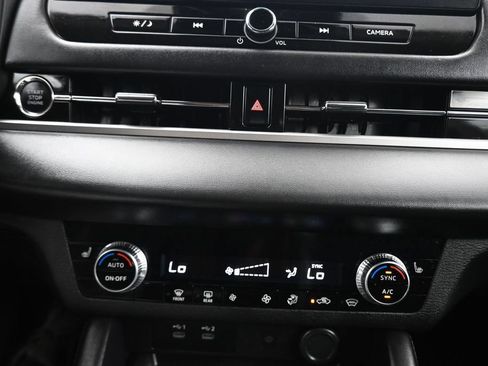 Used 2025 Mitsubishi Outlander AWD image 24