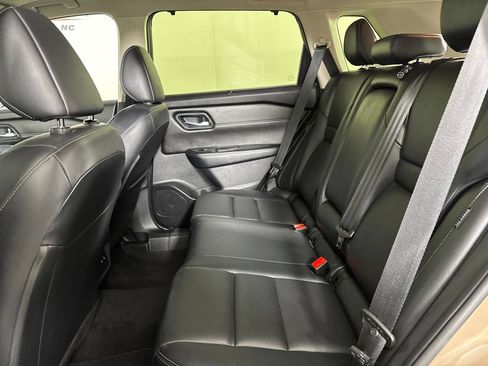 Used 2025 Nissan Rogue SL w/ Tech Package FWD image 27