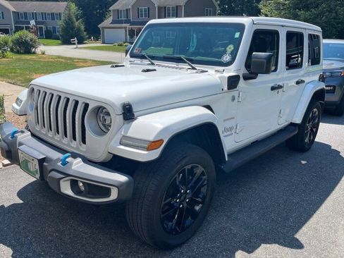Used 2022 Jeep Wrangler Unlimited Sahara w/ Cold Weather Group AWD/4WD image 2