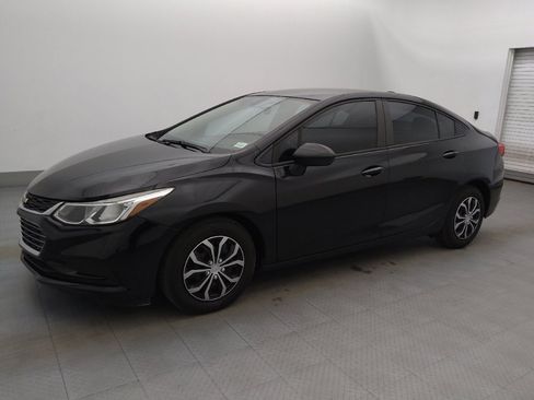 Used 2018 Chevrolet Cruze LS image 2