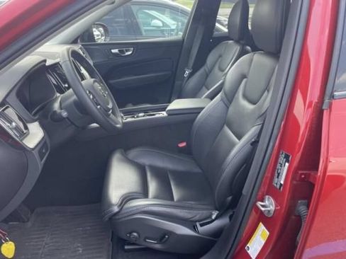 Used 2025 Volvo XC60 B5 Ultra AWD/4WD image 5
