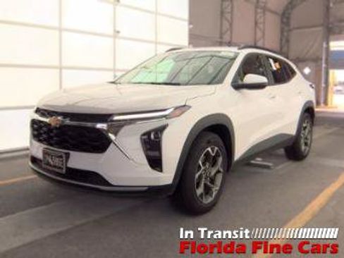 Used 2025 Chevrolet Trax LT w/ LT Convenience Package FWD image 1