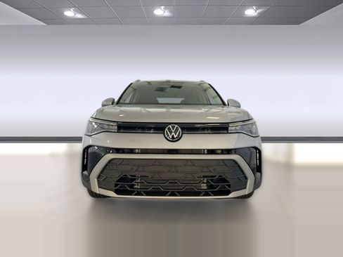 New 2026 Volkswagen Taos SE image 6
