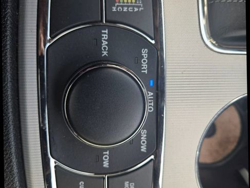 Used 2019 Jeep Grand Cherokee SRT image 30