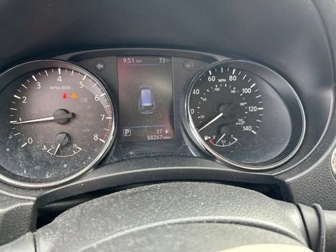 Used 2019 Nissan Rogue SV w/ Premium Package FWD image 7