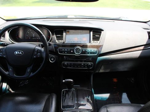 Used 2014 Kia Cadenza Premium w/ Technology Package FWD image 28