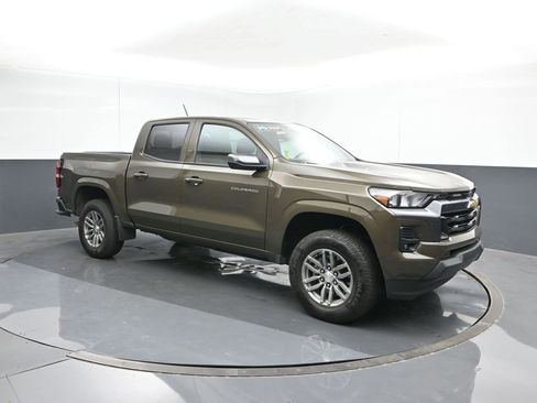 Used 2024 Chevrolet Colorado LT w/ LT Convenience Package image 7