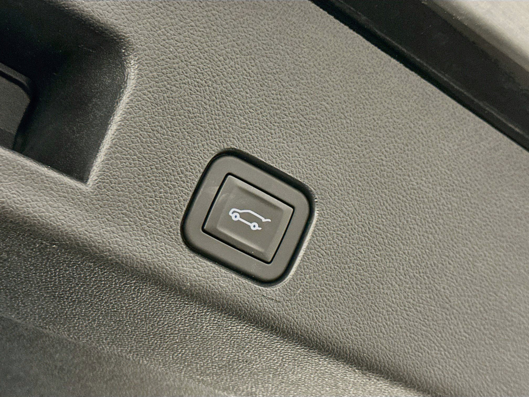 Used 2025 Chevrolet Traverse LT AWD/4WD image 32
