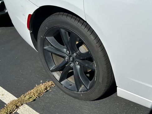 Used 2017 Dodge Charger SE w/ Blacktop Package RWD image 13