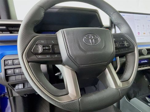 Used 2025 Toyota Tacoma TRD Off-Road image 15