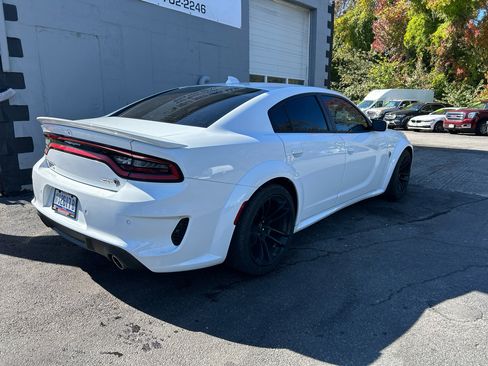 Used 2022 Dodge Charger SRT Hellcat w/ Harman/Kardon Audio Group image 7