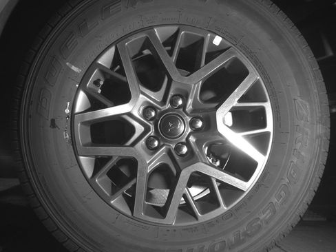 Used 2025 Jeep Wrangler Sahara image 14