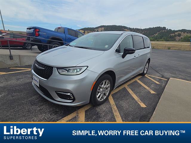 Used 2024 Chrysler Pacifica Touring-L FWD image 1