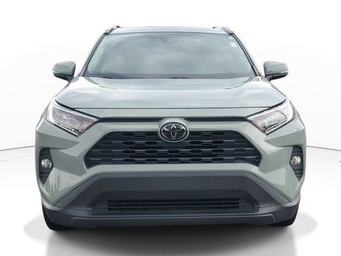 Used 2019 Toyota RAV4 XLE FWD image 2