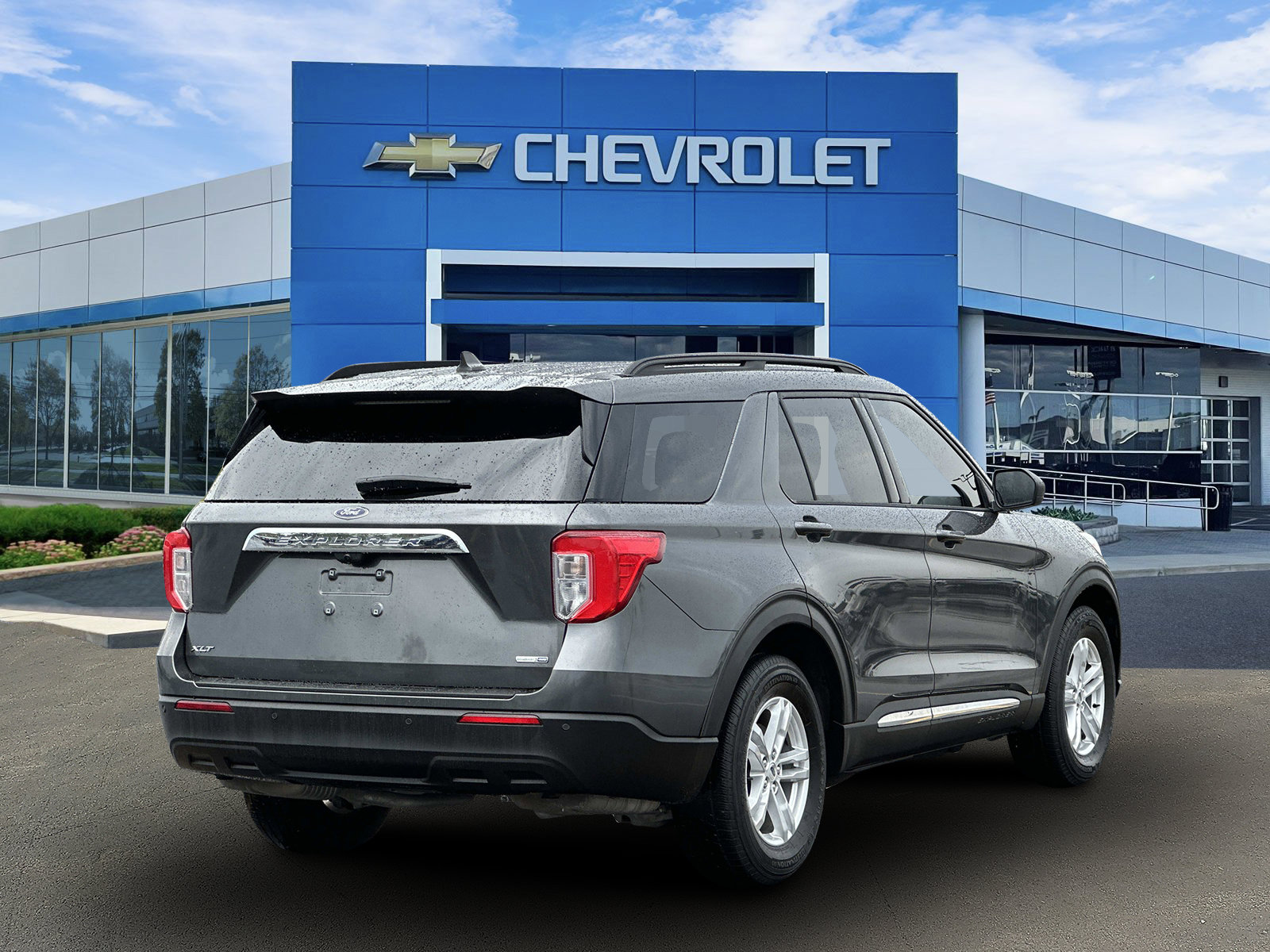 Used 2020 Ford Explorer XLT w/ Comfort Package AWD/4WD image 3