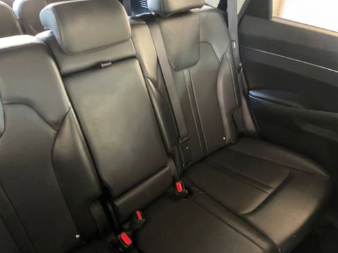 Used 2024 Kia Sorento S image 37