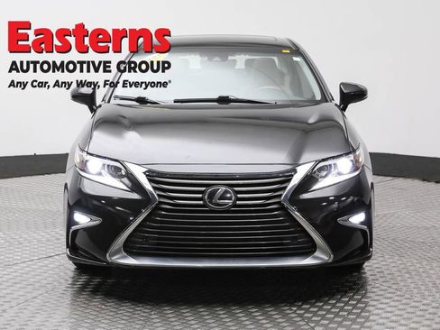 Used 2018 Lexus ES 350 w/ Luxury Package w/Wood Trim image 2