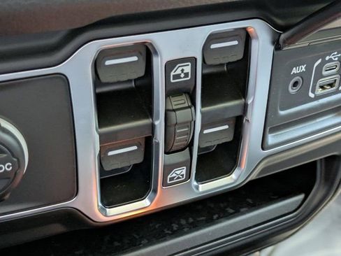 New 2025 Jeep Gladiator Sport image 20