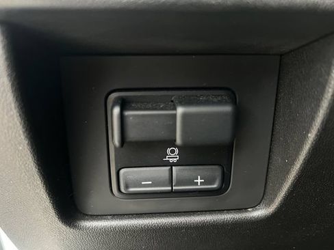 Used 2024 Chevrolet Colorado ZR2 w/ Technology Package AWD/4WD image 16
