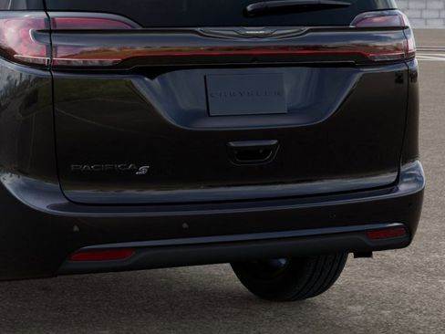 New 2026 Chrysler Pacifica Select image 13