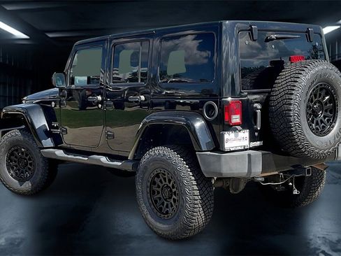 Used 2017 Jeep Wrangler Unlimited Sahara w/ Connectivity Group image 10