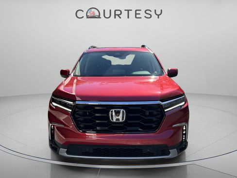 Certified 2025 Honda Pilot Touring image 10